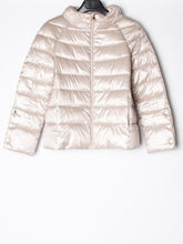 Shiny jakke med guld knapper